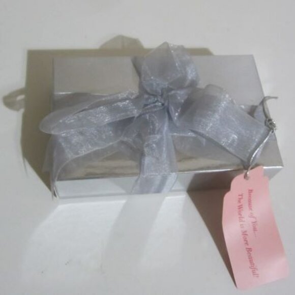 " SORRY JUST SOLD"   GIFT BOXED, IT COSMETICS "IT GIRL BEAUTY BOOK" VOLUME 3 - Picture 2 of 4
